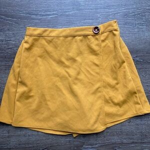 Urban Outfitters Mini Skirt (Skort) Yellow Size XS